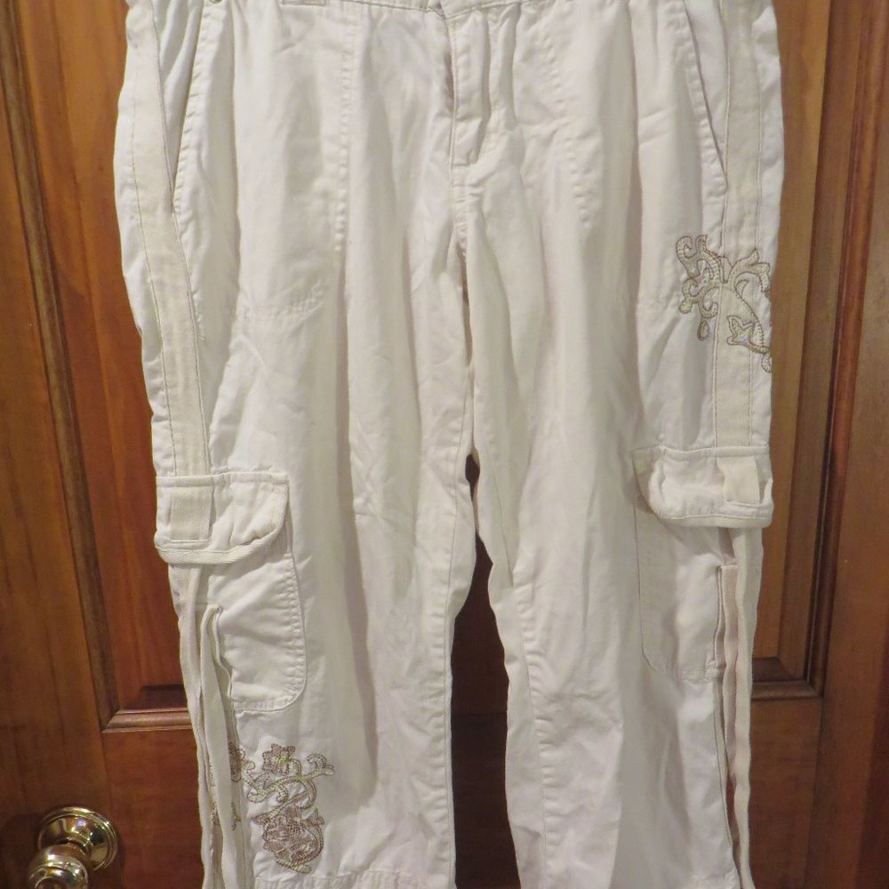 Squeeze - Super Fun Capri's. Creamy White.